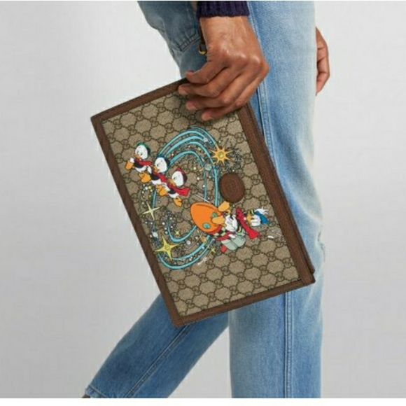 Limited Edition Gucci Supreme Monogram Canvas Disney Pouch - Picture 4 of 8
